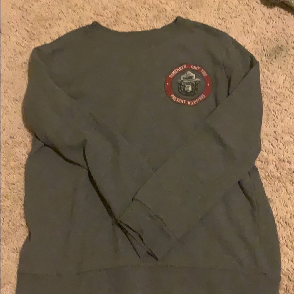 Grey crewneck